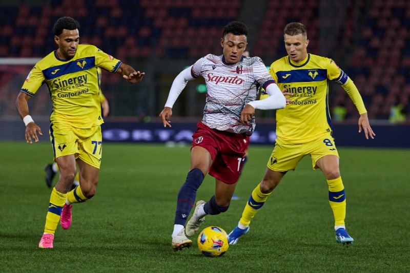 Verona gặp khó khi tiếp đón Bologna