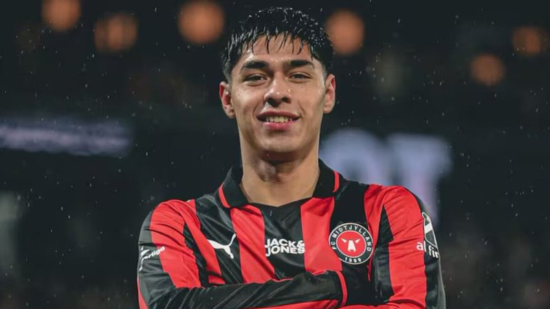 Pháo thủ đánh giá cao tài năng của Osorio