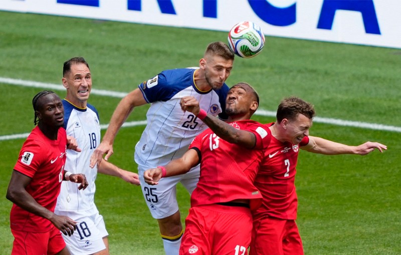 ĐT Canada lần đầu giành điểm lịch sử tại World Cup 2 ĐT Canada thi đấu đầy quyết tâm